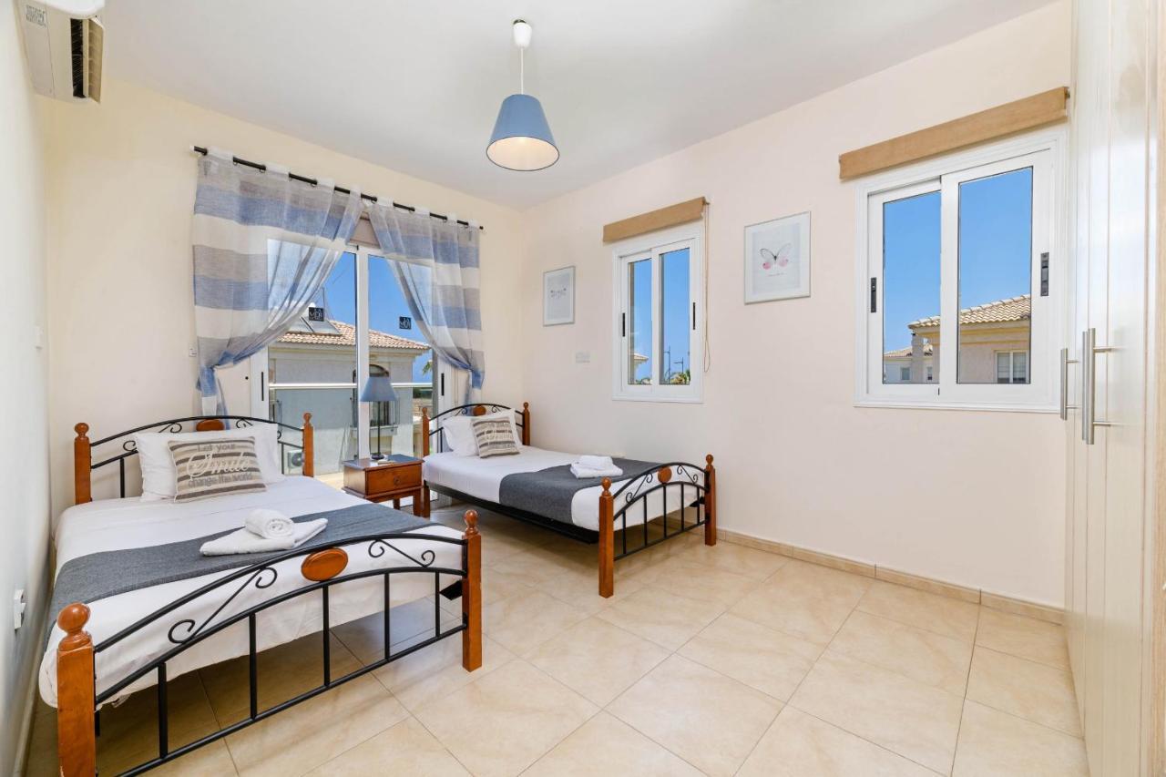 Blue Water Bay Villas Paralimni Exterior foto