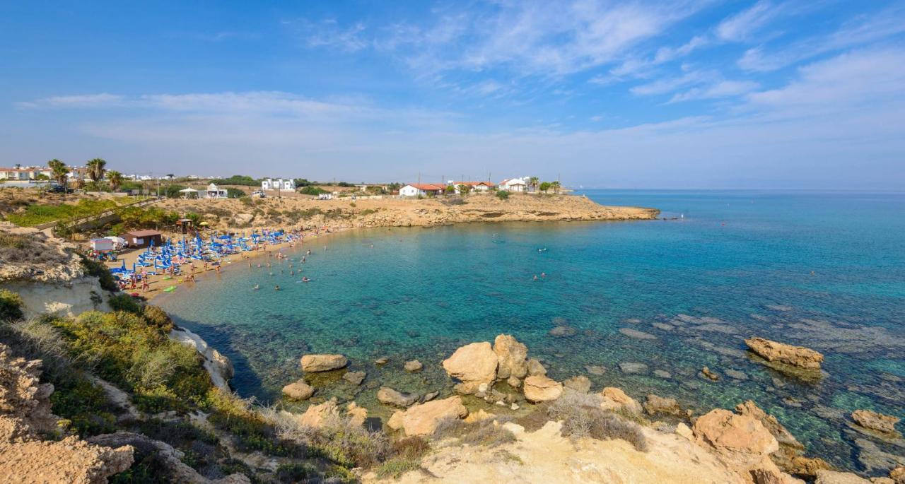 Blue Water Bay Villas Paralimni Exterior foto