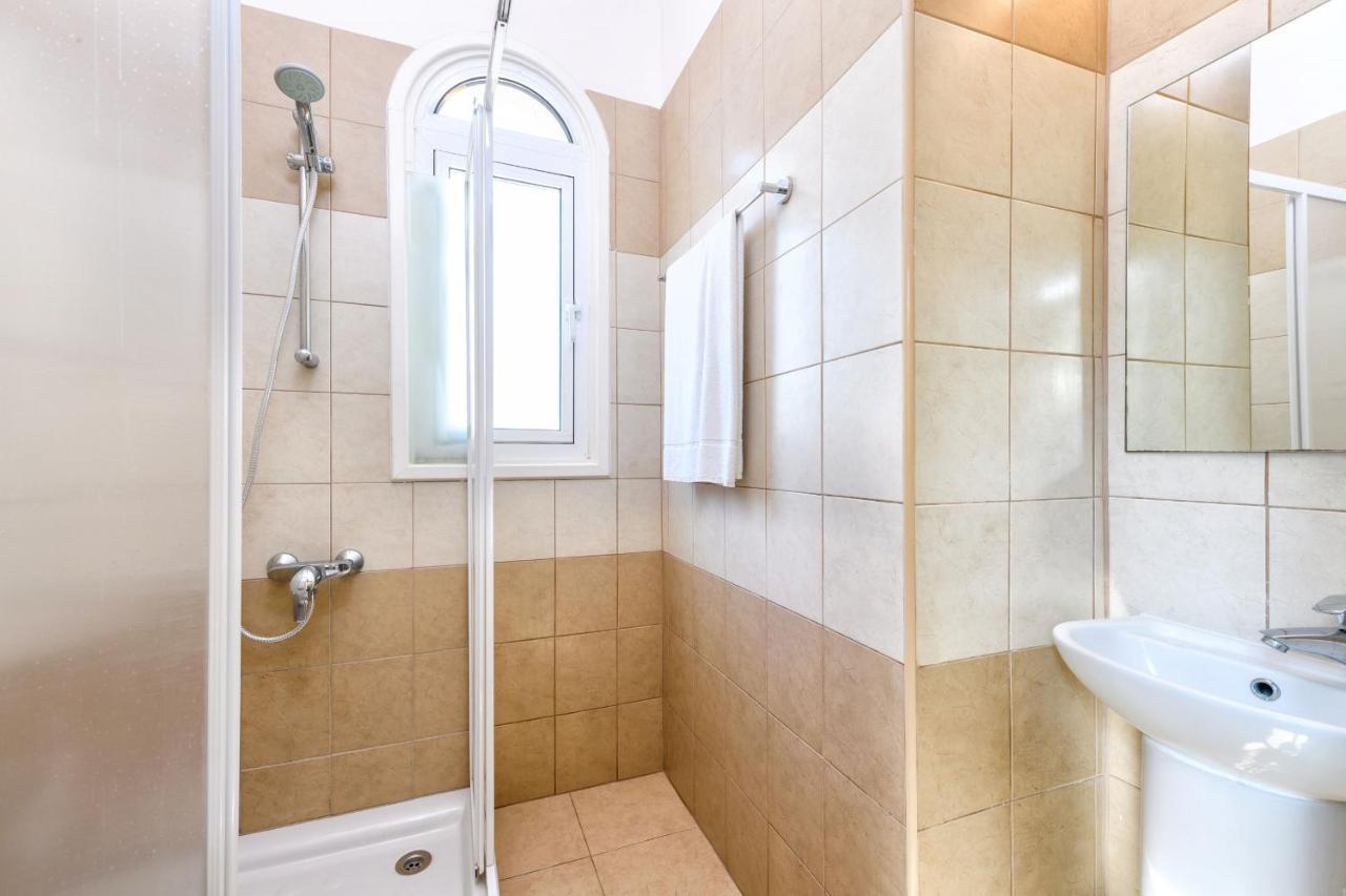 Blue Water Bay Villas Paralimni Exterior foto