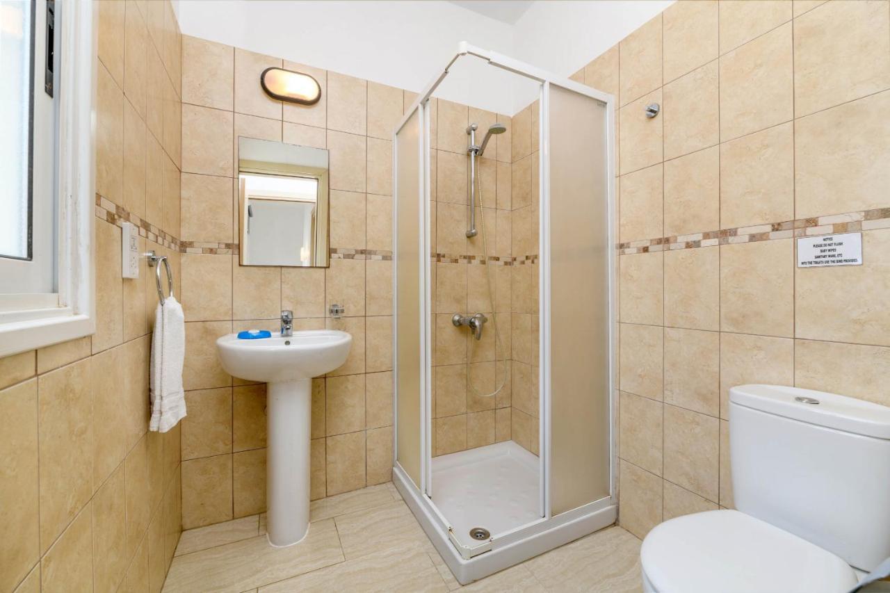 Blue Water Bay Villas Paralimni Exterior foto