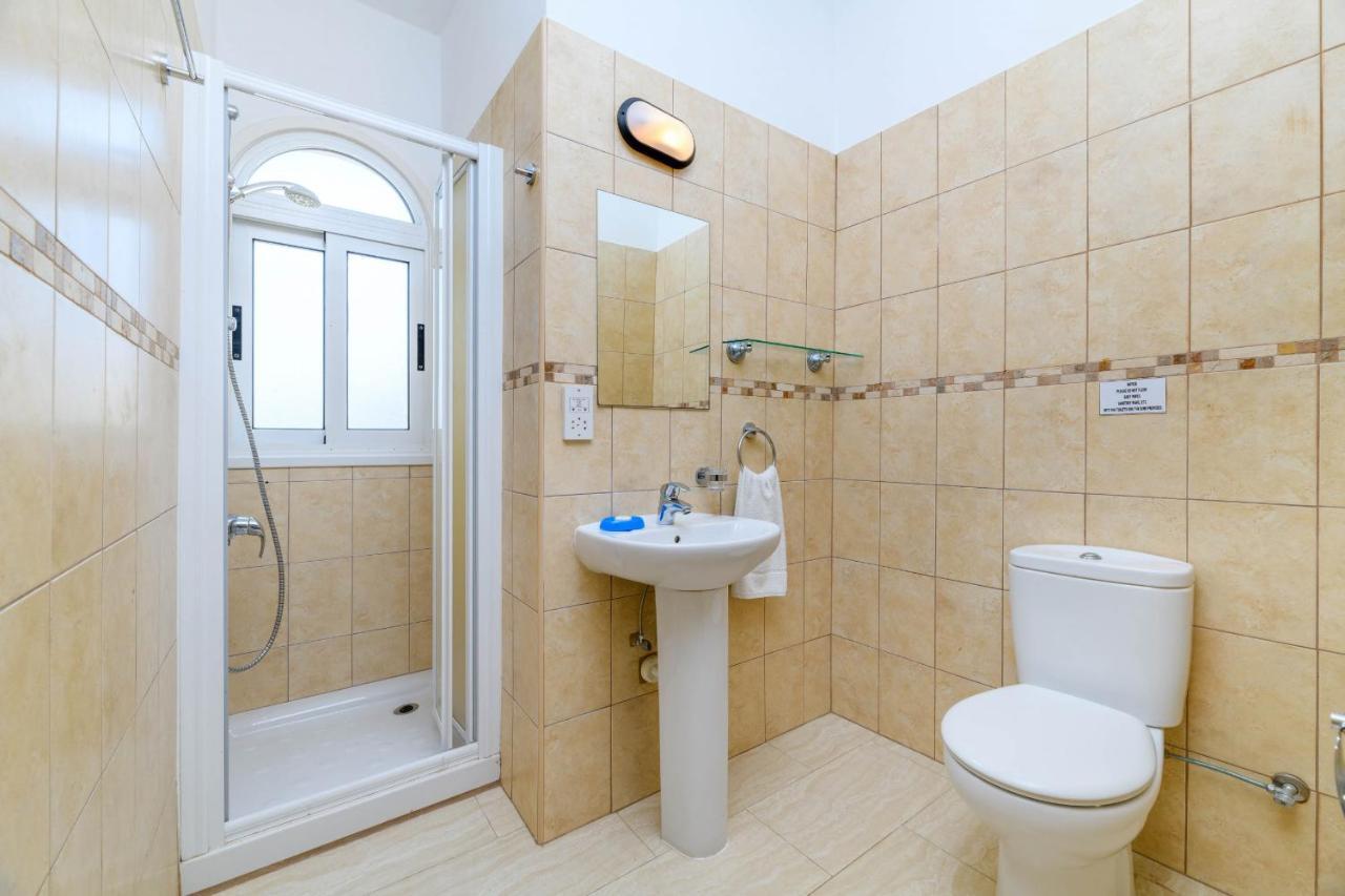 Blue Water Bay Villas Paralimni Exterior foto